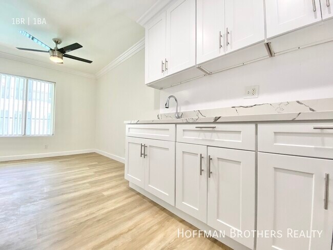 Foto del edificio - 20445 Saticoy St Winnetka, CA 91306