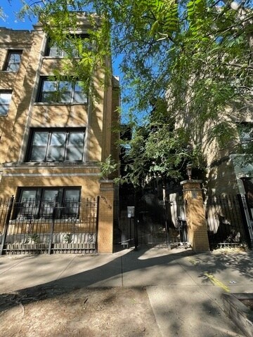 Primary Photo - 4938 N Winthrop Ave