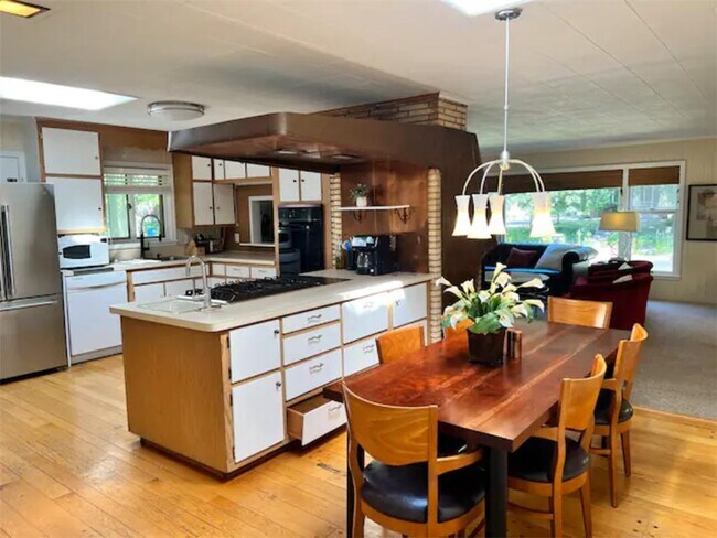 Foto del edificio - 4005 W 44th St