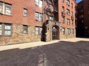 Building Photo - 106 Highland Ave