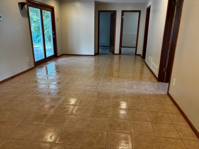 Foto del edificio - 11331 W River Rd
