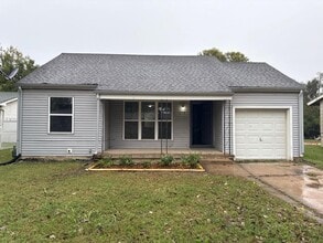 Building Photo - 2318 W 33rd St S