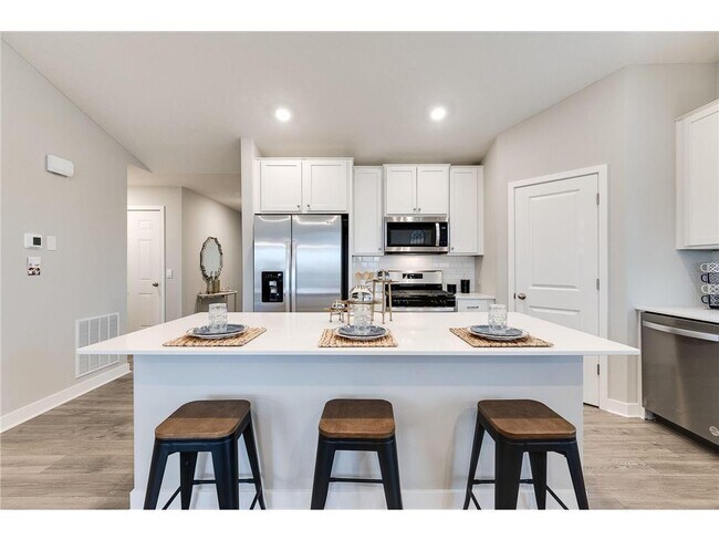 Building Photo - 5193 Mustang Dr