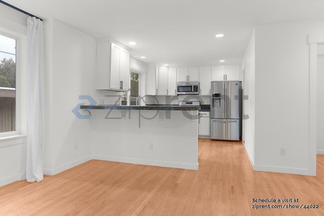 Building Photo - 10544 Midvale Ave N