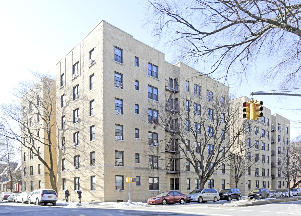 8904 34th Ave, Flushing, NY 11372 8904 34th Ave Flushing, NY