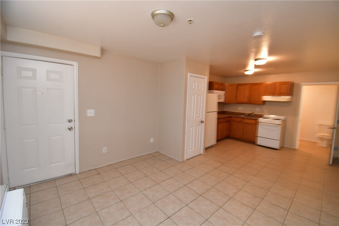 Primary Photo - 3017 W Carey Ave