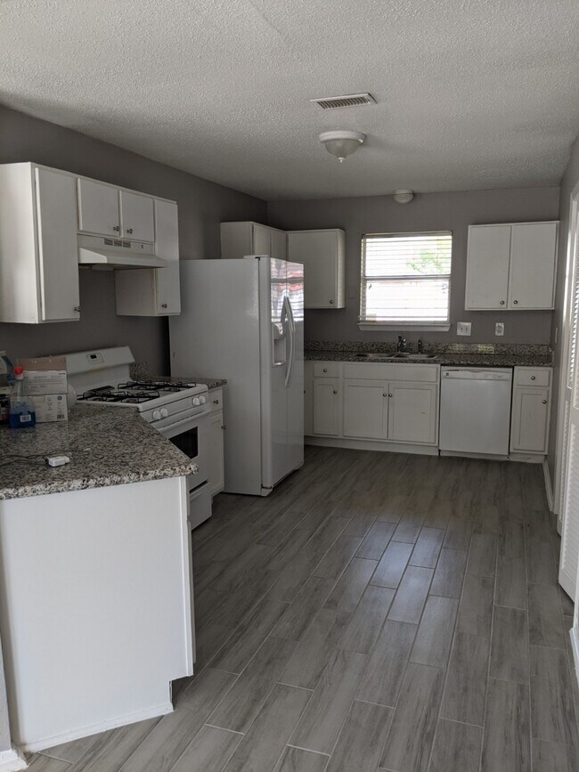 Building Photo - 2223 Crosscoach Ln