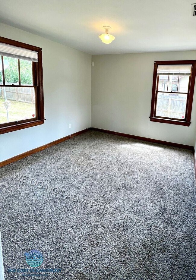 Building Photo - Lovely 2 bedroom / 1 bathroom home now ava...