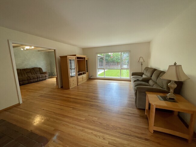 Foto del edificio - 3538 Parkland Ave