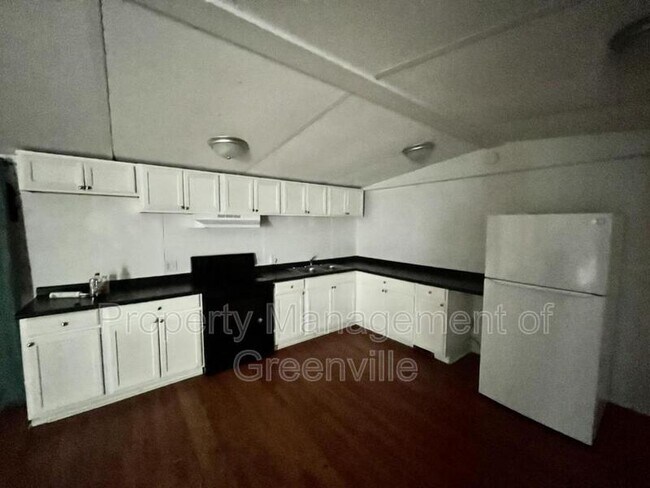 Foto del edificio - 119 Reeves Dr