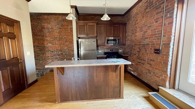 Building Photo - Downtown 1 Bedroom Apartment
