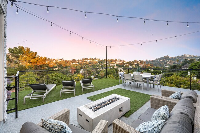 Foto del edificio - 3420 Blair Dr