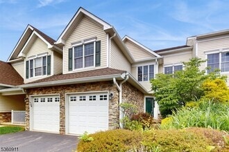Building Photo - 104 Briar Ct