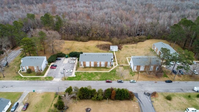 Building Photo - Charming & Spacious 3-Bedroom Apartment in Greenwood Park