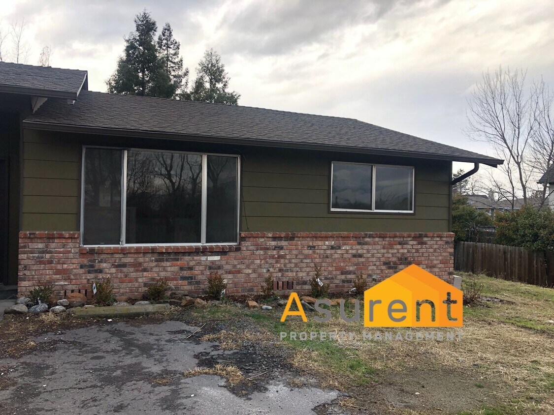 Primary Photo - Ashland Duplex Cottage Available Now!