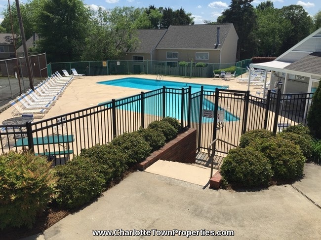 Building Photo - 6115 Heathstone Ln