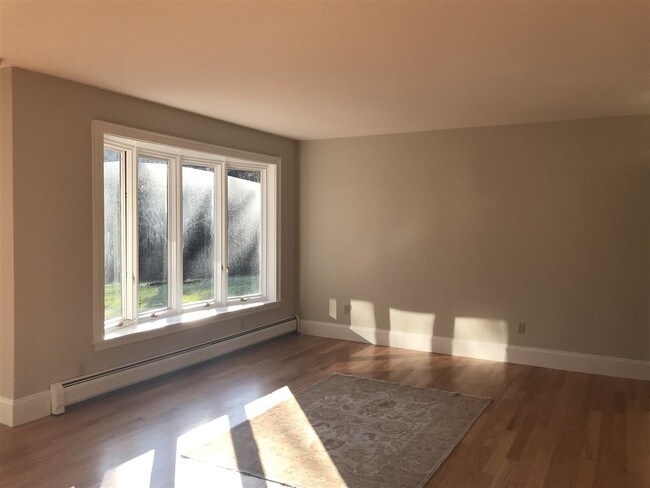 Foto del edificio - 14 Bradley Ln