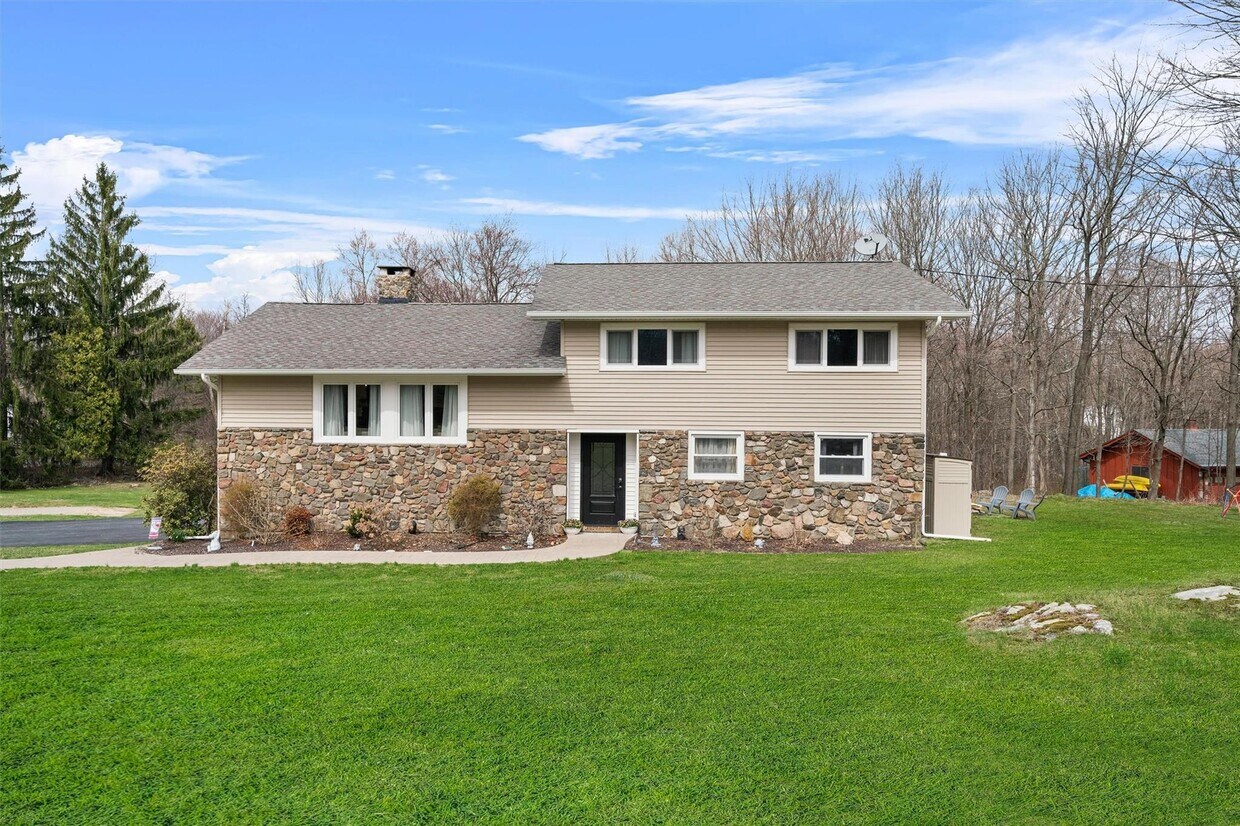 Primary Photo - 312 W Mombasha Rd
