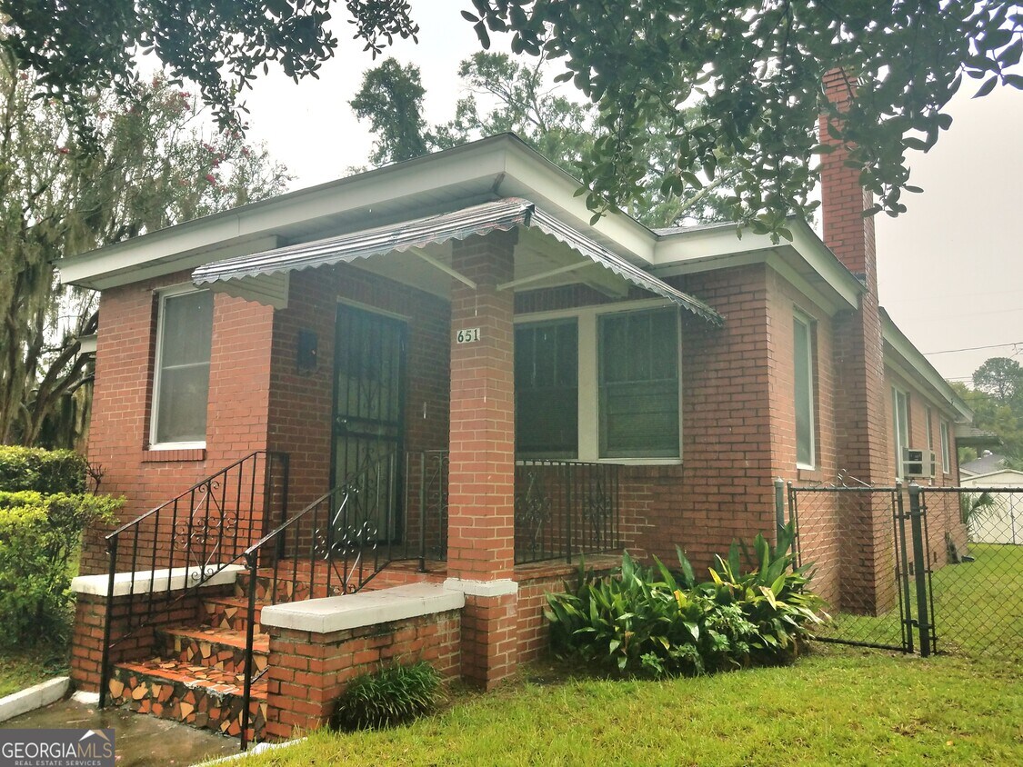 Primary Photo - 651 W 42nd St