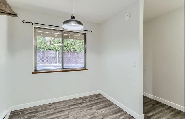 Building Photo - Charming 2BR Condo in Beaverton