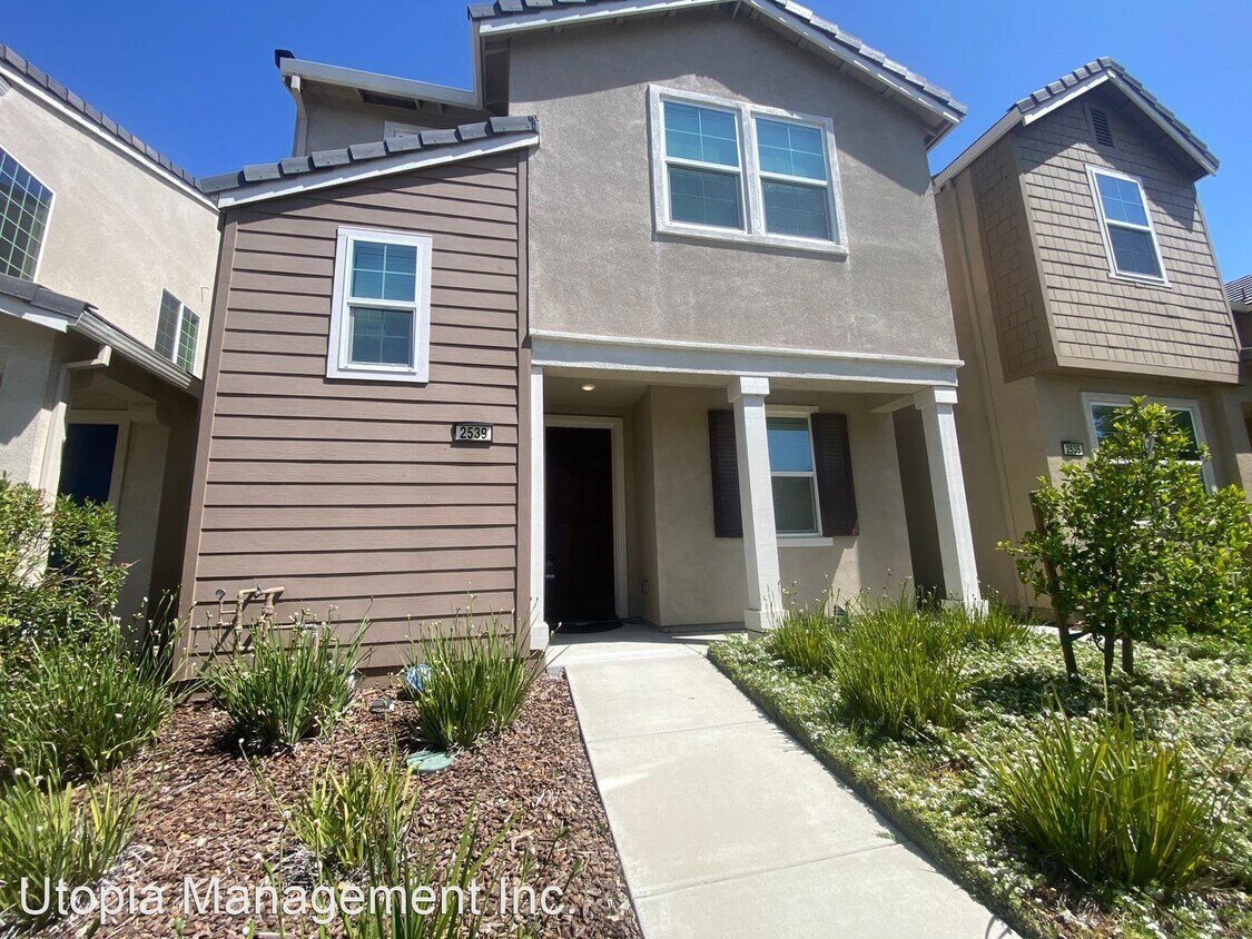Foto principal - 3 br, 2.5 bath House - 2539 Judith Resnik Ave