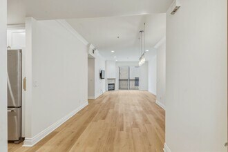 Building Photo - 1444 S Point View St