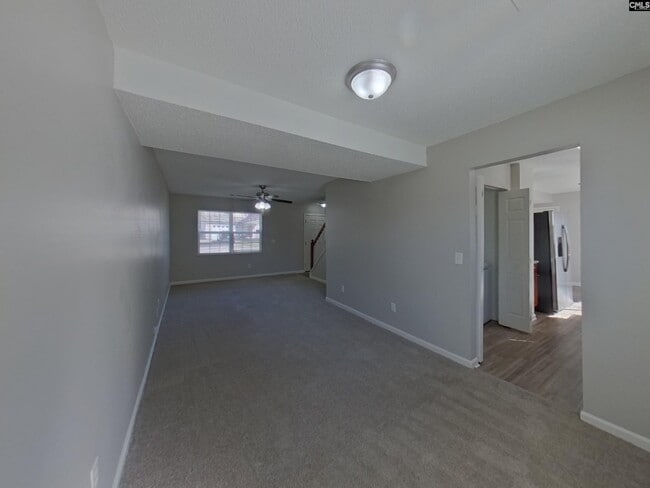 Building Photo - 741 Elderberry Ln
