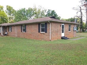 Building Photo - 1676 Ragland Ln
