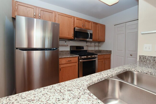 Building Photo - 2790 S Knightsbridge Cir