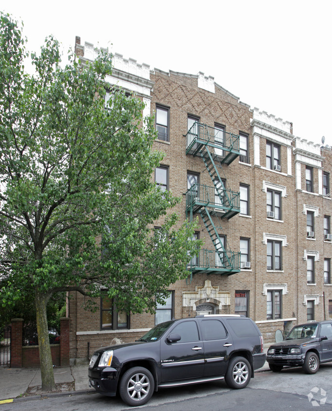 Building Photo - 174 31st St