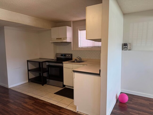 Building Photo - 106 Taravista Dr NE