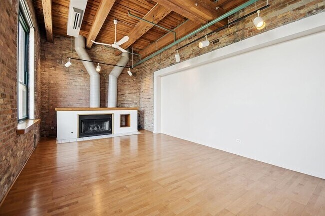 Foto del edificio - 1727 S Indiana Ave