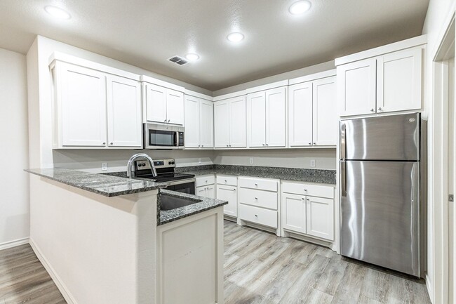 Building Photo - PRE-LEASING FOR SUMMER! - 3 Bedroom 2 Bath...