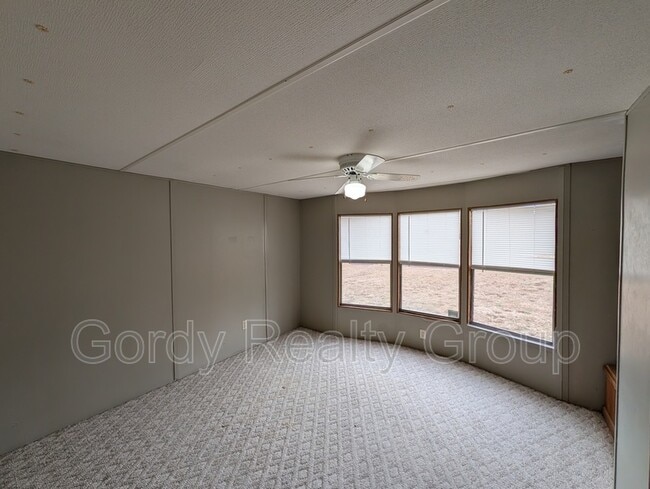 Building Photo - 2863 Gardenview Rd