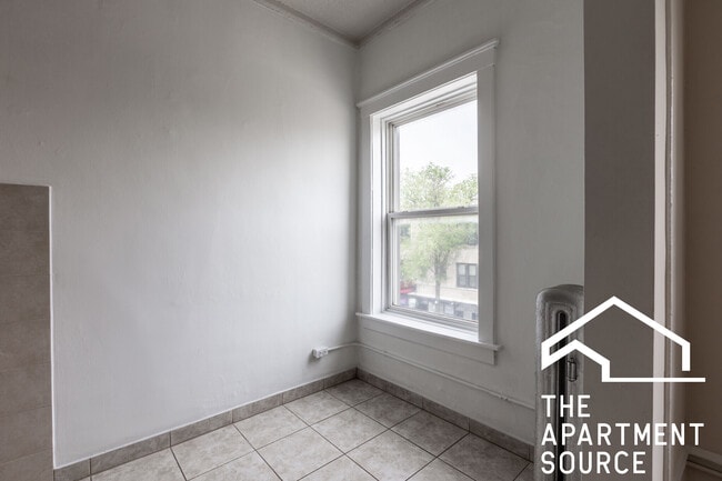 Foto del edificio - 2712 N Milwaukee Ave