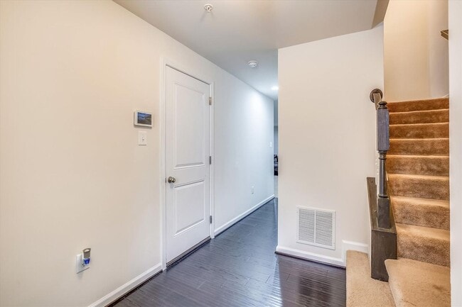 Building Photo - 725 Apple Orchard Dr
