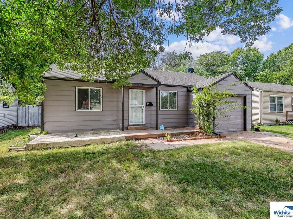 Primary Photo - 2 bedroom 1 bath - SE Wichita