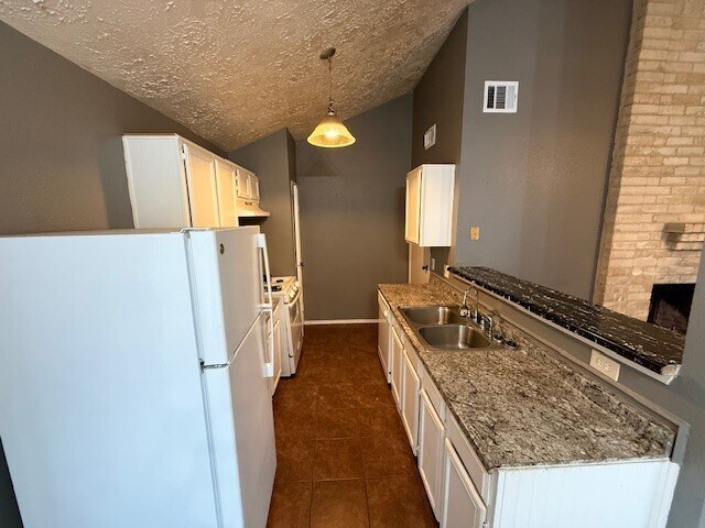 Foto del edificio - 10030 Rosbrook Dr