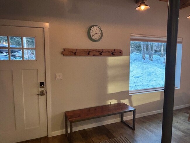 Building Photo - Gorgeous South Anchorage Corporate Rental