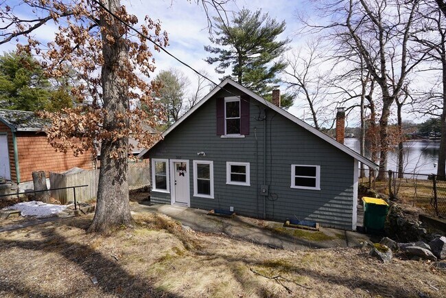 Building Photo - 360 Oakridge Ave