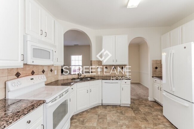 Building Photo - Charming 4 Bedroom in Indian Trail!