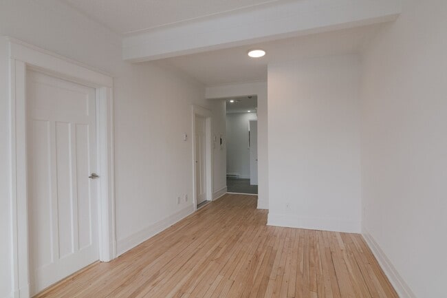 Building Photo - 6885-6891 Sherbrooke west