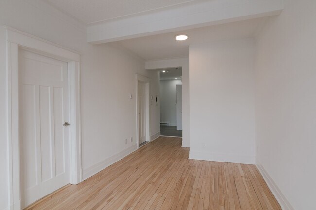 Photo du bâtiment - 6885-6891 Sherbrooke west
