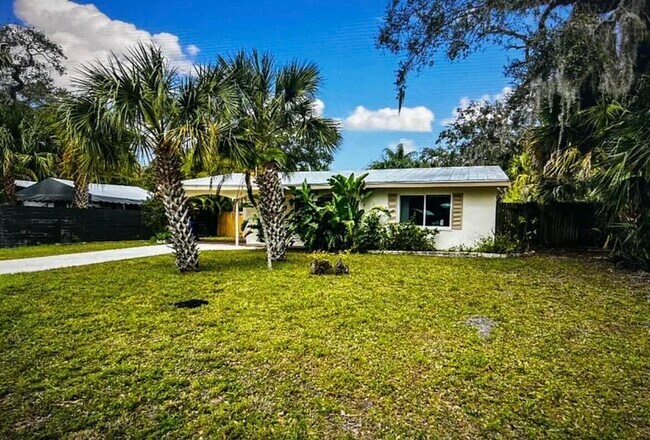 Foto del edificio - 515 Cypress Rd