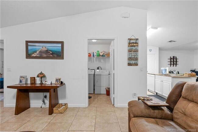 Foto del edificio - 1529 NE Sunview Terrace