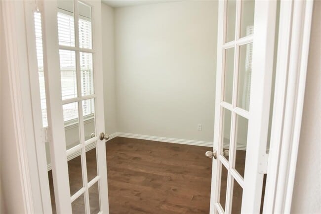 Building Photo - 2068 Barx Dr