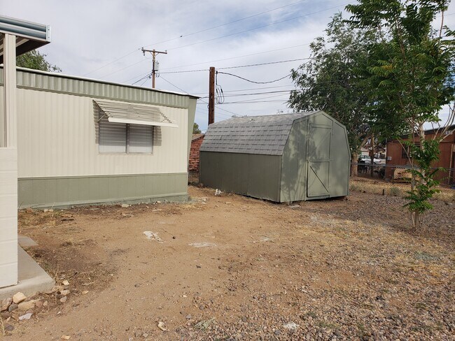 Foto del edificio - 2480 Carver Ave