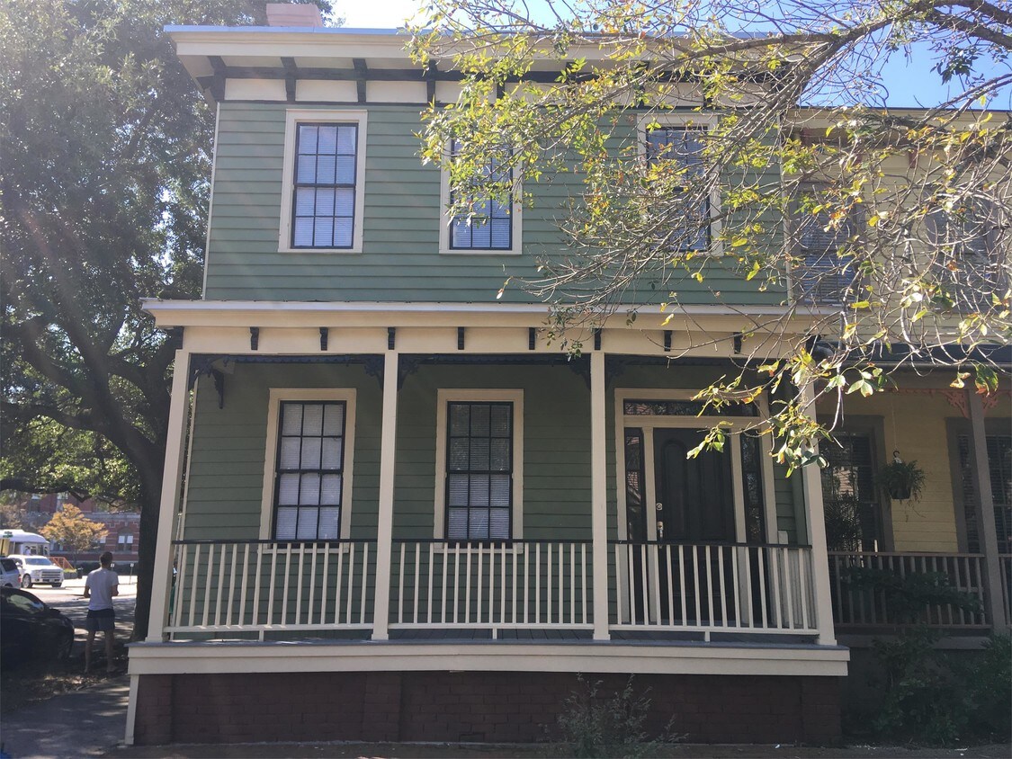 Primary Photo - 19 W Gordon St