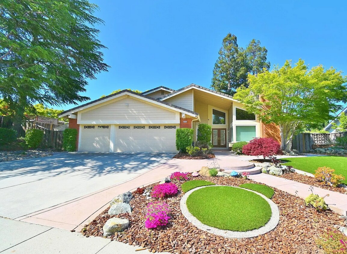 Primary Photo - 46649 Rancho Higuera Rd