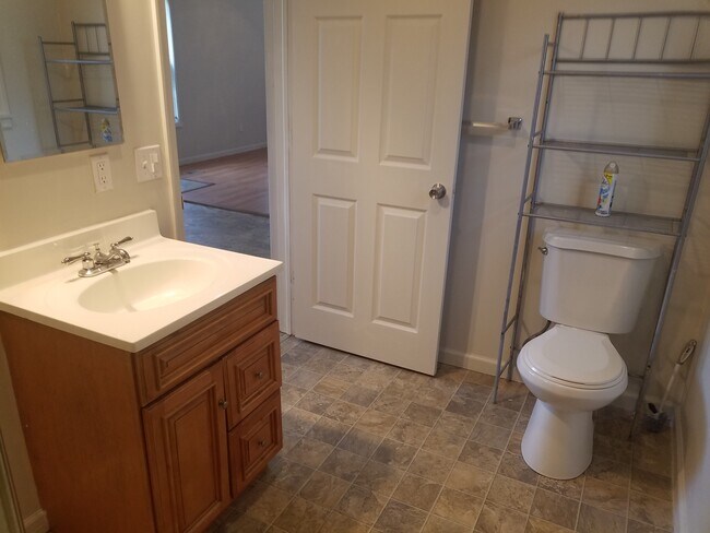 bathroom - 20 Water St